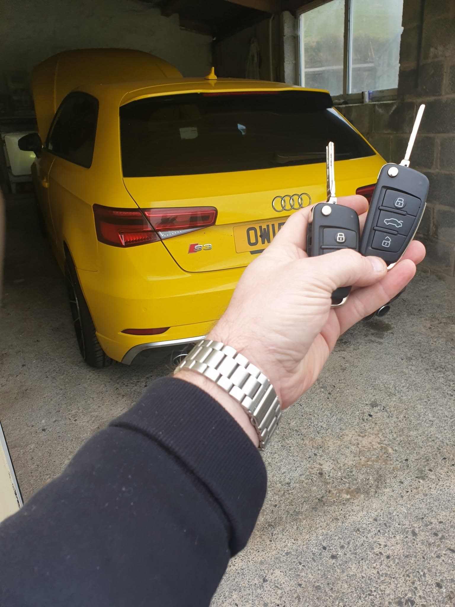 Two replacement flip keys cut and programmed for a white VW Transporter van, with the LMD van on site